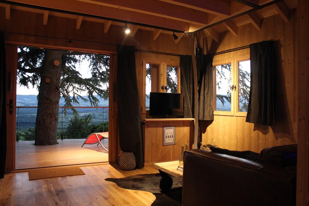 Domaine Des Grands Cedres Bed and Breakfast Cordelle Εξωτερικό φωτογραφία