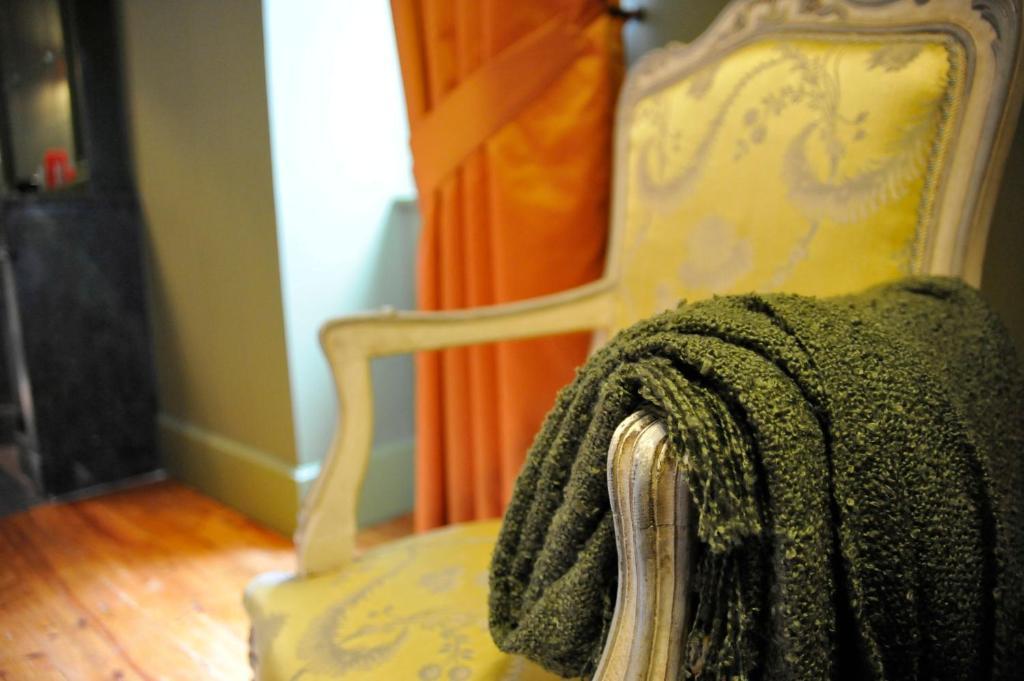 Domaine Des Grands Cedres Bed and Breakfast Cordelle Δωμάτιο φωτογραφία