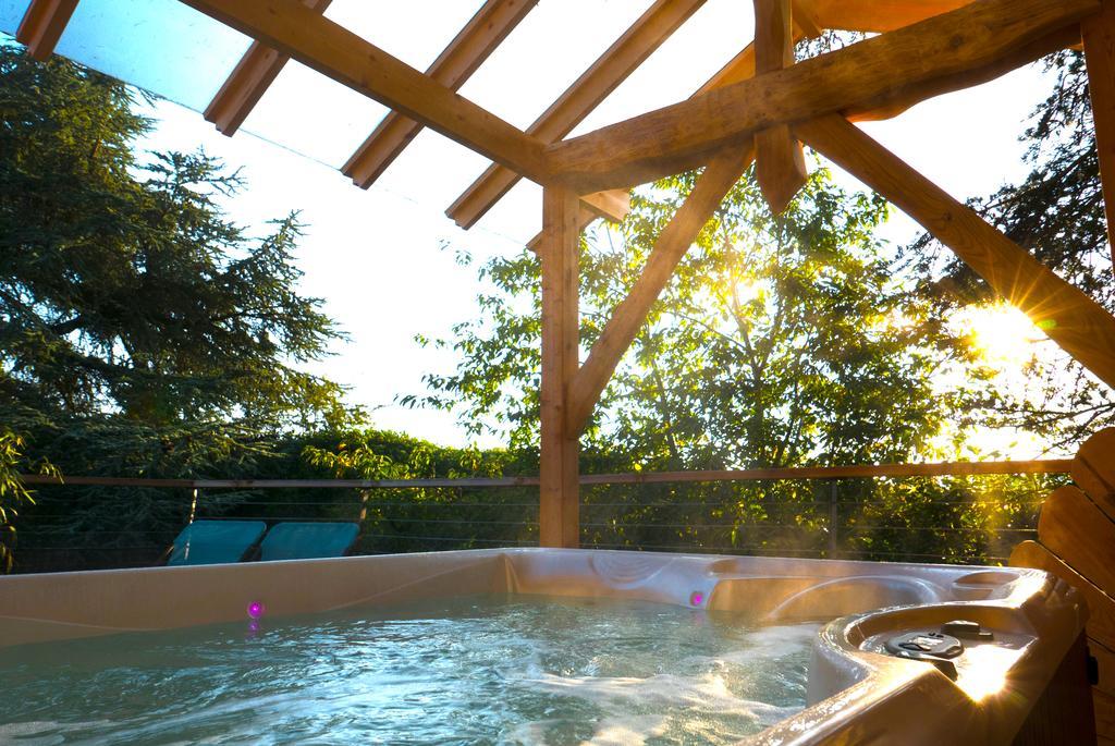 Domaine Des Grands Cedres Bed and Breakfast Cordelle Εξωτερικό φωτογραφία