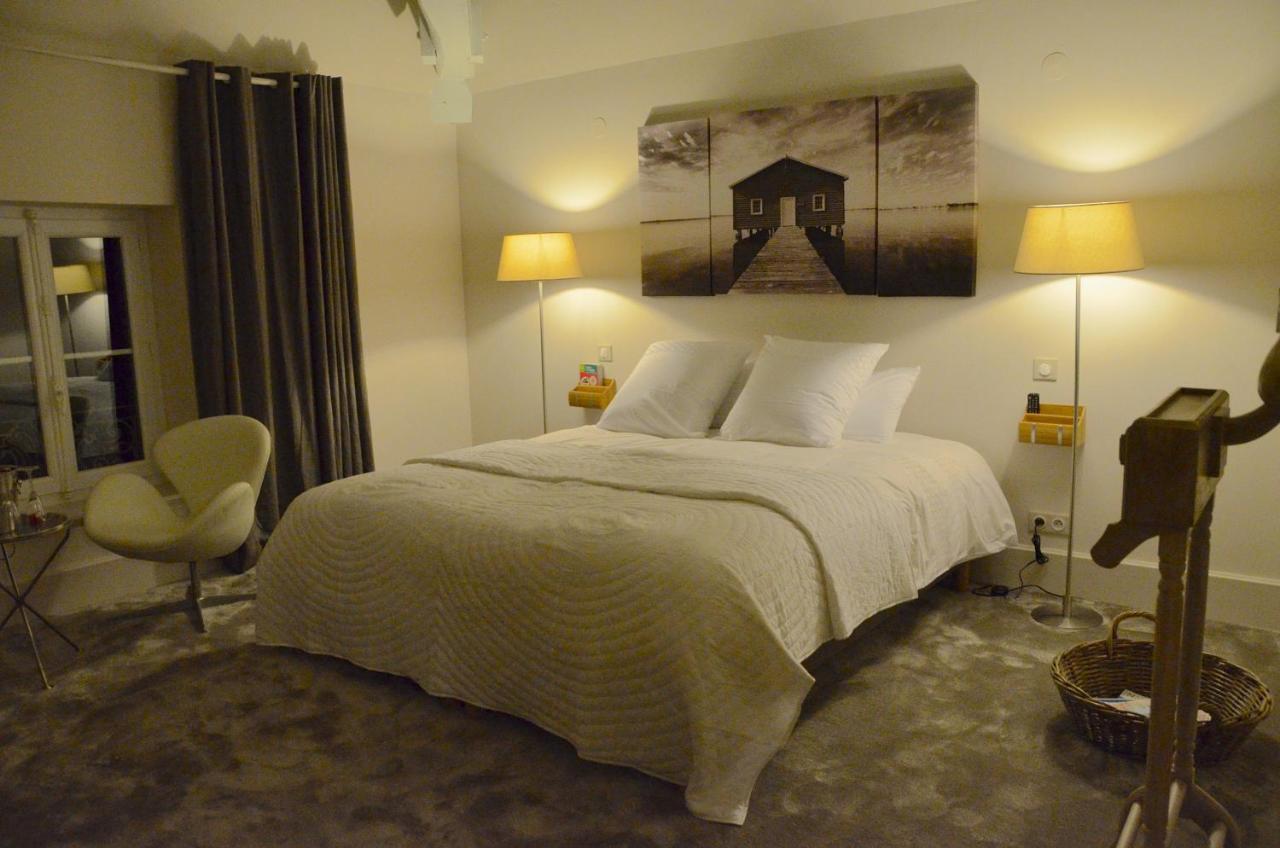 Domaine Des Grands Cedres Bed and Breakfast Cordelle Δωμάτιο φωτογραφία