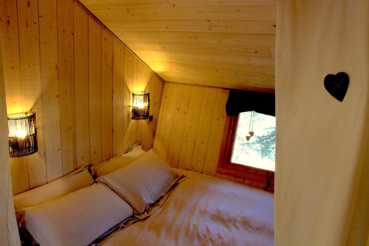 Domaine Des Grands Cedres Bed and Breakfast Cordelle Δωμάτιο φωτογραφία