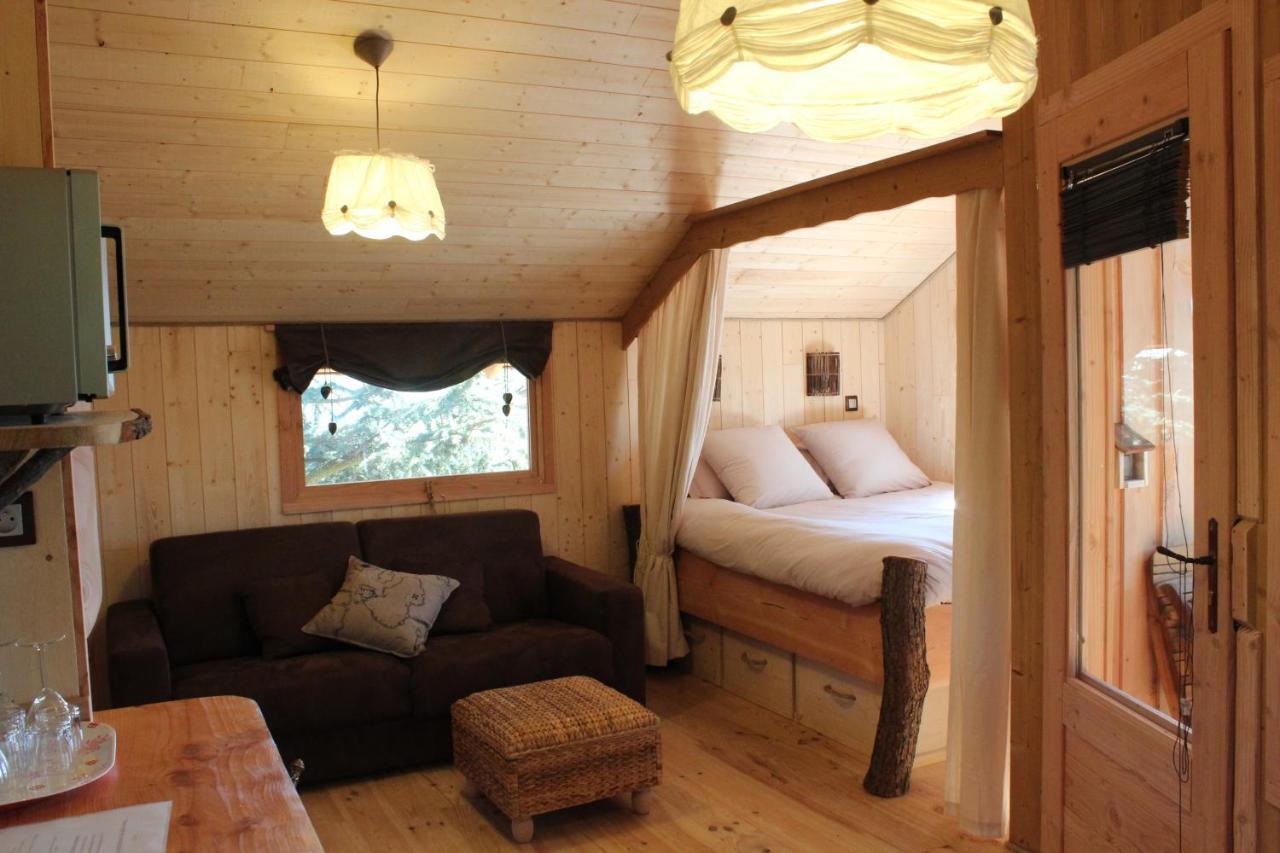 Domaine Des Grands Cedres Bed and Breakfast Cordelle Δωμάτιο φωτογραφία