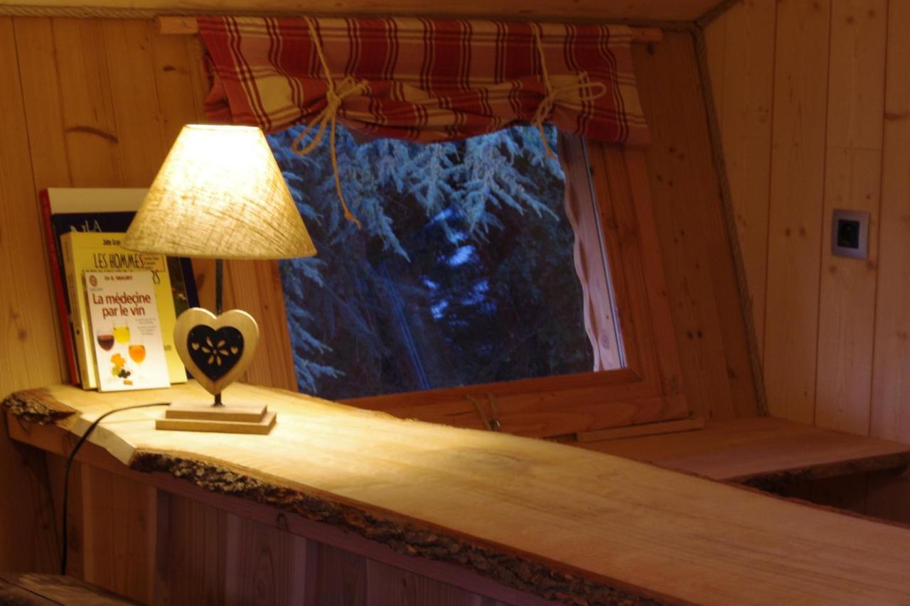 Domaine Des Grands Cedres Bed and Breakfast Cordelle Δωμάτιο φωτογραφία