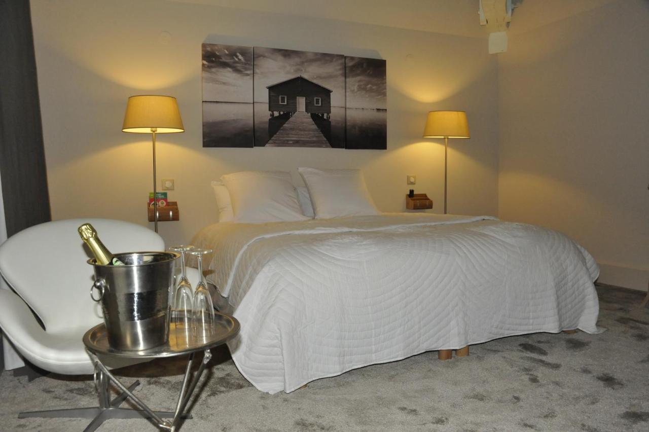 Domaine Des Grands Cedres Bed and Breakfast Cordelle Δωμάτιο φωτογραφία